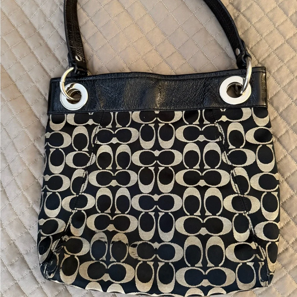 Coach Black and Cream Signature Canvas Shoulder Bag/Ashley Hippie